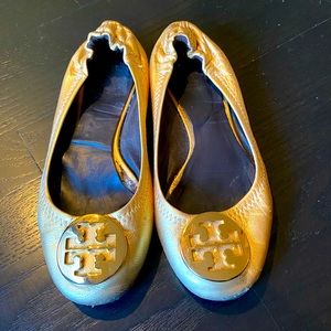 TORY BURCH GOLD FLATS SZ 7